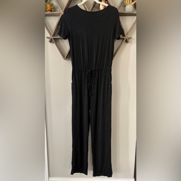 Amelia James Pants - Amelia James Black Drawstring Short Sleeve Jumpsuit. NWT. Women’s size small.